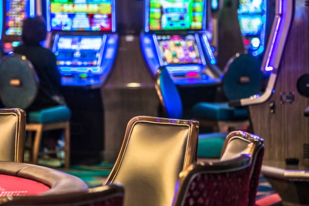 Ocean King live-dealer table on playland platform showing fish targets and multiplier display